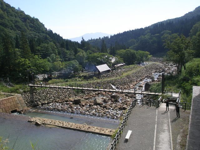 苗名滝への遊歩道