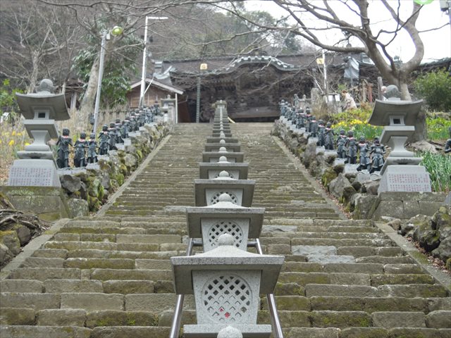 階段の先に大山寺