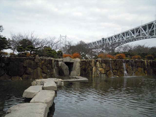 瀬戸大橋記念公園 くぐり滝