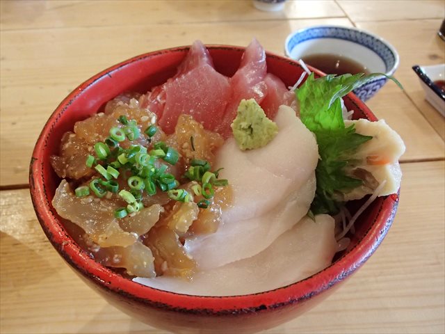 小田原早川漁村「海舟」の海鮮丼